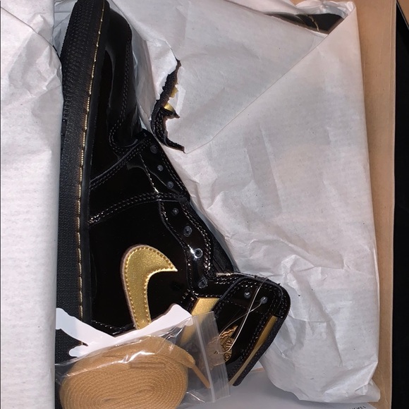 Jordan 1 High metallic Gold - Picture 5 of 8